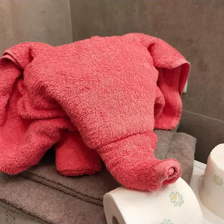 Orange House Apartment *